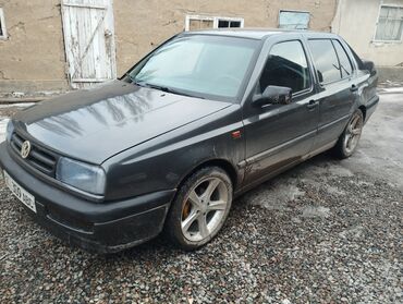 Volkswagen: Volkswagen Vento: 1993 г., 1.8 л, Механика, Бензин, Седан