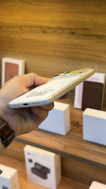 aiphone 13 pro max: IPhone 17 Pro Max, Б/у, 256 ГБ, Серебристый, Зарядное устройство, Защитное стекло, Чехол, В рассрочку, 96 % — 3
