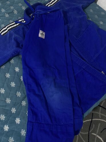 кимано для каратэ: Мужской спортивный костюм, S (EU 36), Adidas, Б/у, цвет - Голубой, Самовывоз at lalafo.kg кимано для каратэ: Мужской спортивный костюм, S (EU 36), Adidas, Б/у, цвет - Голубой, Самовывоз