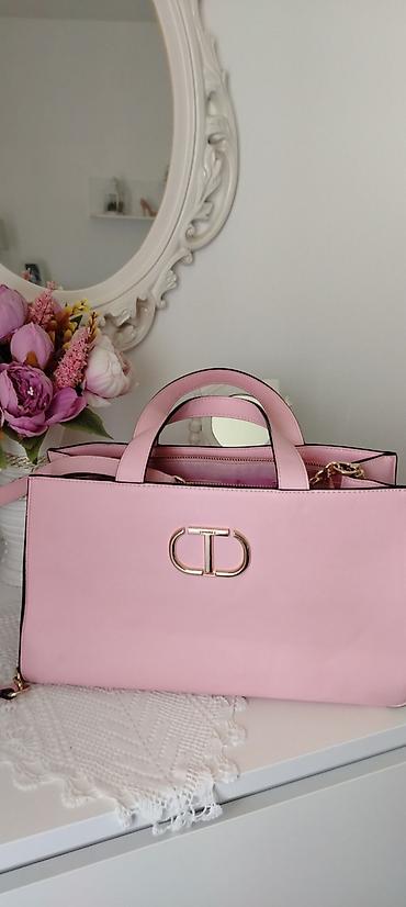 doca torbe: ORIGINAL TWINSET roze torba, sa dužim kaišem i dve kraće ručke, ima — 2