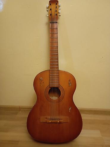1982 cı ilin SSRİ gitarası çanağında tük nazilikliyində çat var bəzi lalafo.az -da 1982 cı ilin SSRİ gitarası çanağında tük nazilikliyində çat var bəzi