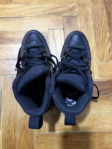 a klasa patika: Converse Chuck Taylor All Star – visoke patike, potpuno crne - Model — 2