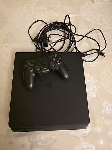 plesteyşın portal: PlayStation 4 Slim oyun konsolu Komplekt: - PS4 Slim konsolu (qara — 2