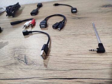 Digər kompüter aksesuarları: Adapter kabel və perexadnik, ötrücü, keçirici; şəkilləri çevirib baxa — 17
