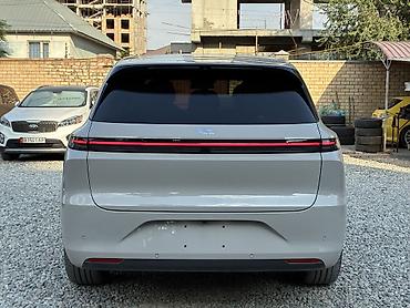 аренда авто lixiang: Lixiang L6: 2024 г., 1.5 л, Автомат, Гибрид, Кроссовер — 7