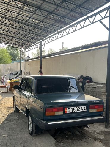 срочно срочно продаю машина: ВАЗ (ЛАДА) 2107: 2001 г., 1.5 л, Механика, Бензин, Седан