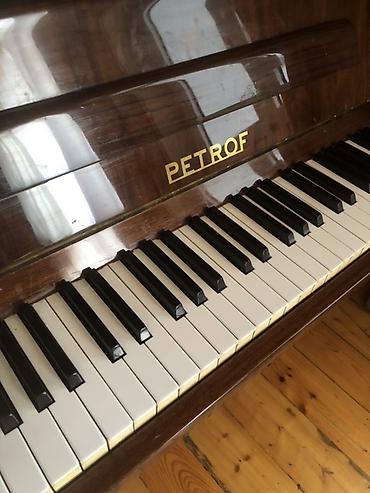 pianino akustik: PETROF pianino – akustik, upright model. - Korpus: parlaq qəhvəyi — 3