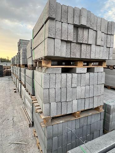 Дорожные бордюры: Дорожный бортовой камень (бордюр) из вибропрессованного бетона — 6