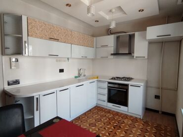 бу мебель: Endirimm. Mətbəx mebeli satılır 390 azn.Ölçü:2.70×1.80 sm.Üstündə tək