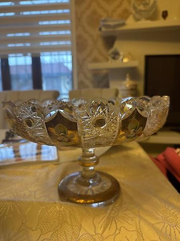 Klassik üslubda şüşə/bohem tipli qədəhli meyvə qabı. - Material