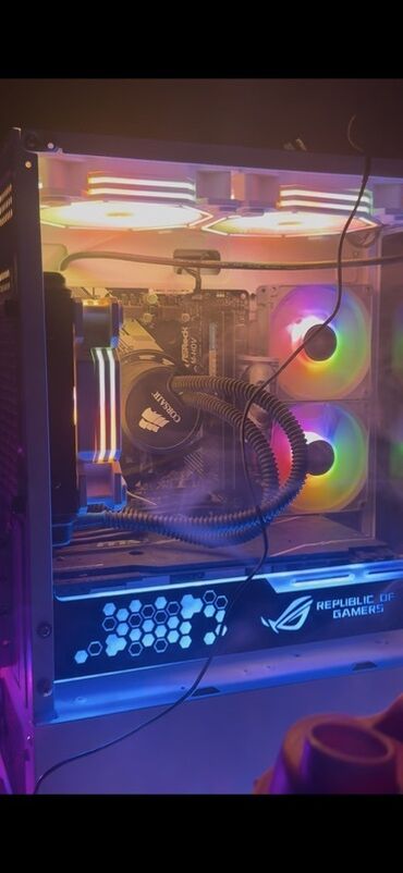 Monitorlar: Gaming stolüstü kompüter – RGB işıqlanmalı, şüşə panelli korpus Ryzen