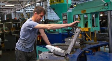 работа после школы: Требуются мужчины от 18 до 53 лет, на обувной завод, вакансия оператор