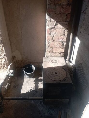 опрыскиватель садовый с мотором: Дровяная печь-«буржуйка» с варочной поверхностью. - Материал: металл