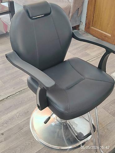 guzgu salon: Skaf80m
Kreslo 160m,140m
2 balaca şkaf biryerdə 50m — 2