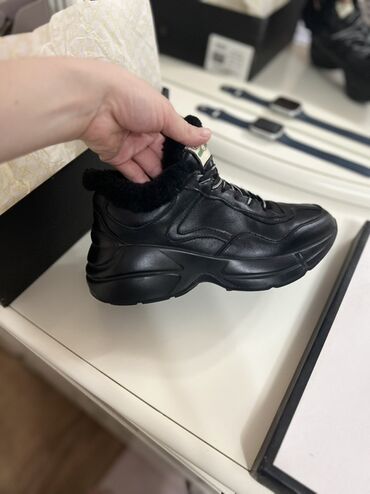 Сапоги: Высокие черные сапоги-ботфорты из эластичного материала, плотно — 7