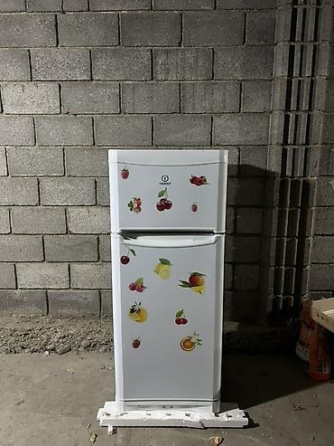 Холодильник Indesit, Б/у, Двухкамерный, 145 *