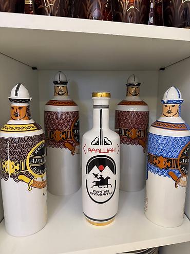 Антиквариат: Чайничек винтажный Гжель в новом состоянии, витринное хранение - 1500 at lalafo.kg — 5 Антиквариат: Чайничек винтажный Гжель в новом состоянии, витринное хранение - 1500 — 5