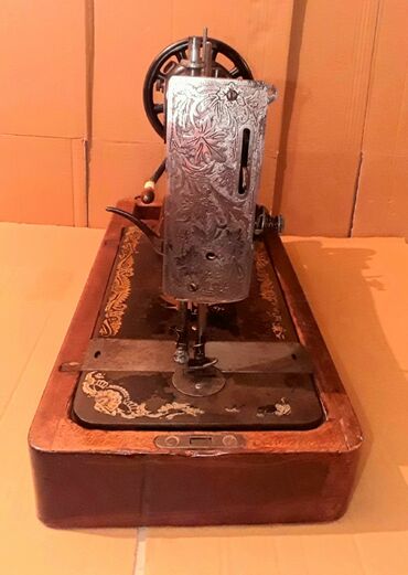 Qədim tikiş maşınları: Qədimi tikiş maşını "Qosşveymaşına" satılır.SSRİ 1923-25 illər.İşlək — 17