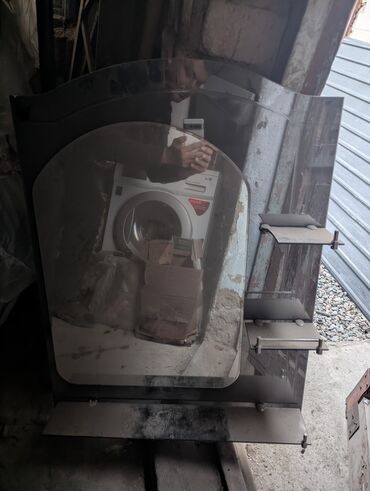 стеллаж для ванны: Настенное зеркало для ванной с полками. - Материал: стекло