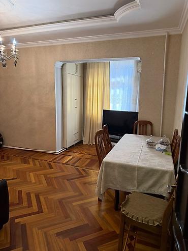 bakida menzil: . Satılır 2 otaqlı köhnə tikili 65 m², Azadlıq Prospekti m. 🏡 SATILIR — 10