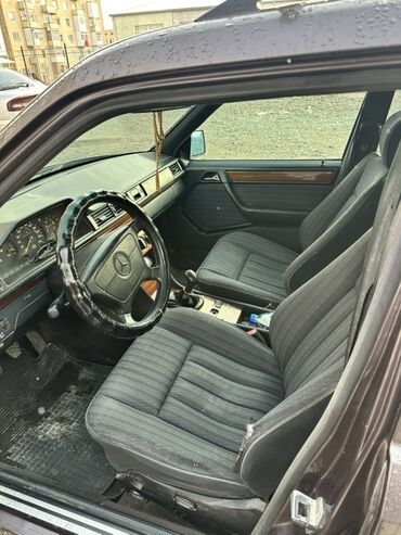 Mercedes-Benz: Mercedes-Benz W124: 1992 г., 2.2 л, Механика, Бензин, Универсал — 6