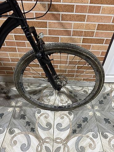 Şəhər velosipedləri: Şəhər/trek tipli velosiped – qara rəng - Yüngül alüminium tipli — 5