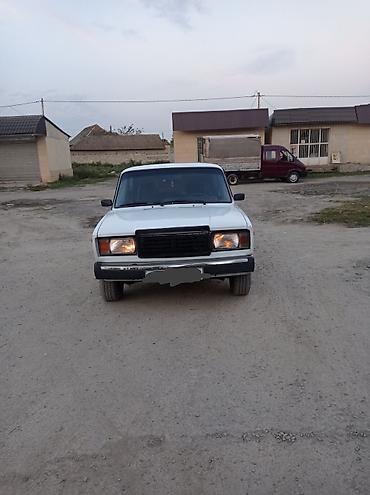 turbo az atego: VAZ 2107 avtomobili təqdim olunur. Sedan kuzovlu, ağ rəngli klassik — 8