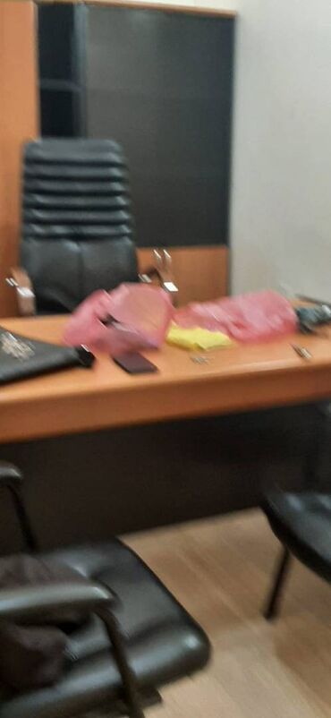 Ofislər: Nərimanov metrosuna yaxın 9 mərtəbəli binanın 1-ci mərtəbəsində — 5