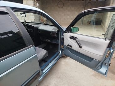 Volkswagen: Volkswagen Passat Variant: 1992 г., 1.8 л, Механика, Бензин, Универсал — 9