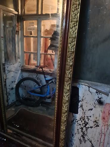 Antik üslubda güzgü və konsol dəsti - Tərkibi: iri ölçülü çərçivəli