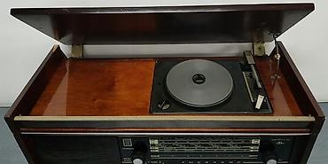 retro gramofon: Retro sovet radio, priyomnik, valoxudan (müasir dildə qrammofon — 4