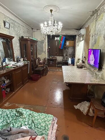 8 mkr satilan evler: Bakı, 3-cü mikrorayon, 2 otaqlı, Köhnə tikili, m. Memar Əcəmi, 50 kv. m