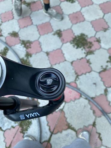 Велосипед тетиктери: Амортизационная вилка RockShox Yari,торг присутствует - Воздушная — 4