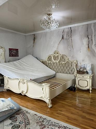 Спальные гарнитуры: Спальня Мелани в классическом стиле с резьбой и позолотой, цвет — 2