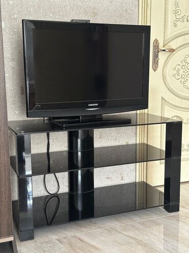 ev telefon altlığı: TV altlığı. Yenidir