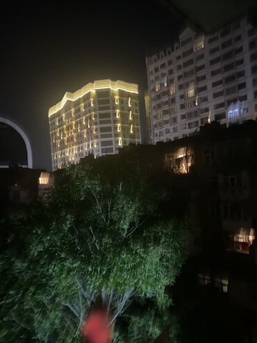 nerimanovda 3 otaqli kiraye evler: Ev Metroparkın yanında yerləşir . 1 nəfər bəy otaq yoldaşı . İş