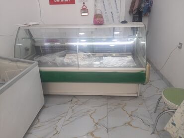 Soyuducu vitrinləri: Soyuducu vitrin – iri ölçülü, şüşə ön panel və üst şüşə raflı model