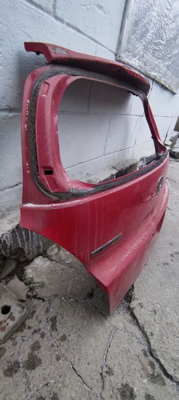 багажник ниссан марч: Крышка багажника Honda Б/у, цвет - Красный,Оригинал