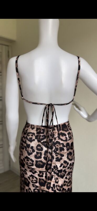 Ziyafət donları: Baha qiymete alinib. 1 defe geyinilib. Razmer "S" Elaqe ucun WhatsApp — 7