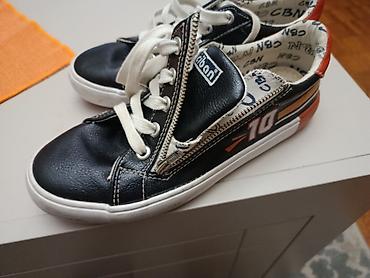 Patike: Prodajem kožne dečije patike marke Ciciban u odličnom stanju, jednom — 9