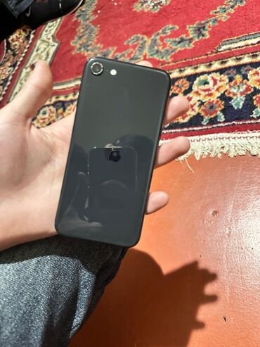Apple iPhone: IPhone SE 2020, Qara, Qırıq — 8