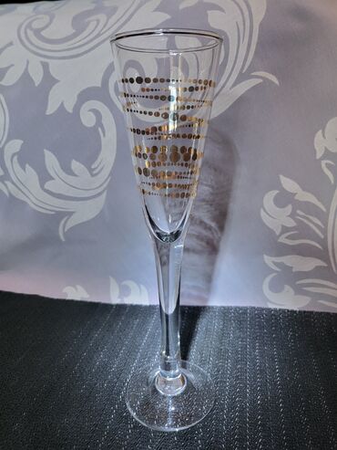 Čaše: Casa nova za pice. Casa nova sve na njoj odsjaj od svetla — 4