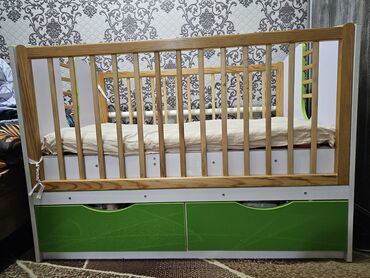Детские кровати: Продаю детскую кроватку 0+ В отличном состоянии делали на Заказ!