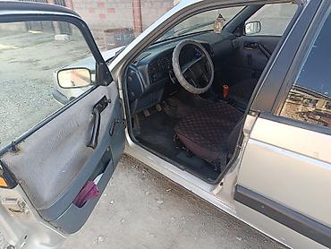Унаа сатуу: Volkswagen Passat: 1990 г., 1.8 л, Кол менен иштөөчү, Бензин, Седан — 6