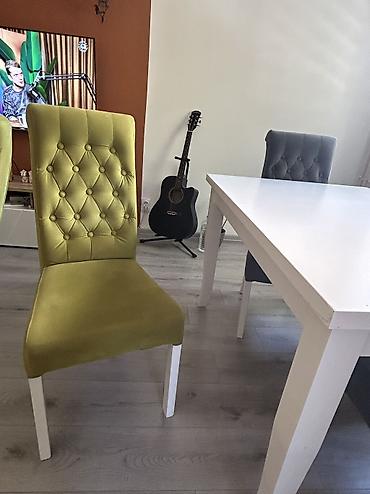 Stolice: Prodajem moderan trpezarijski set koji čine sto i 6 stolica. Sto je — 4