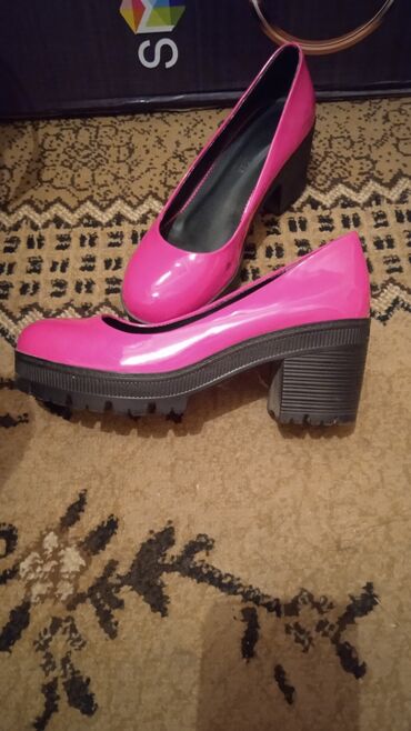 бежевые классические туфли: Туфли 40, цвет - Розовый