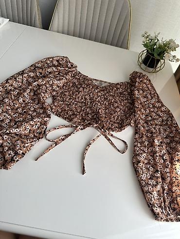 sortlar: Qadın bluzası xs 12azn - Model: qısa kəsimli crop bluz - Parça — 1