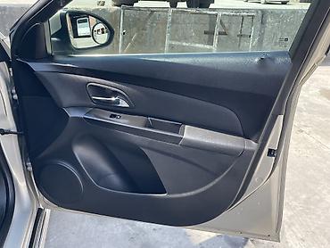 cruz dice: Chevrolet Cruze: 1.4 l | 2012 il 291000 km Sedan — 9