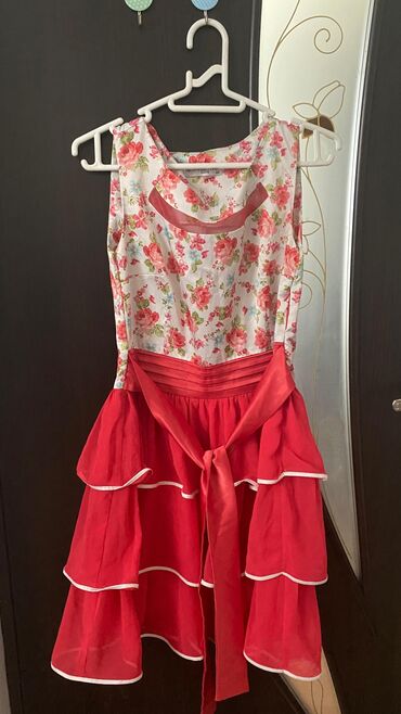 Kardiqanlar, jaketlər: Çəhrayi ve mavi don 5azn Bənövşəyi don 15azn Mavi sviter və bənövşəyi — 4