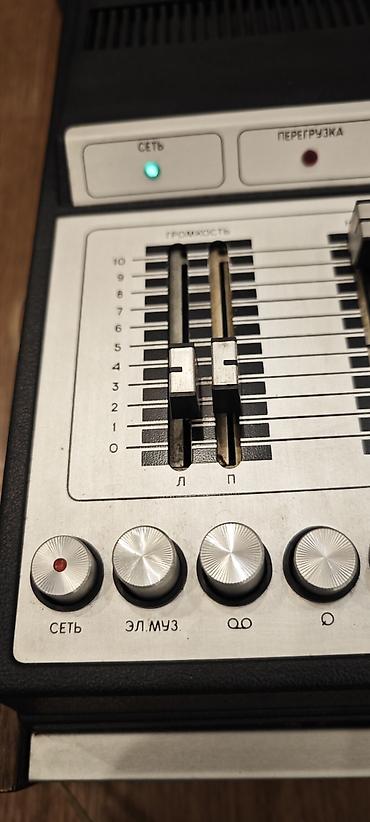 Виниловые пластинки: Два советских проигрывателя винила (компактные электрофоны со — 5